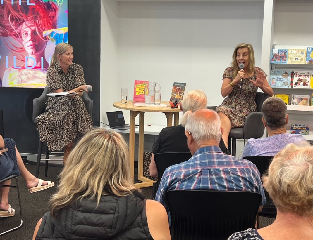 📚💗 Mondays don't get much better than this! I was lucky enough to interview author, Donna M. Cameron, about her fabulous new book The Rewilding🌴💗I had so much fun!! Thank you to the team at Redlands libraries and to Harry Hartog Carindale📚💗🌴