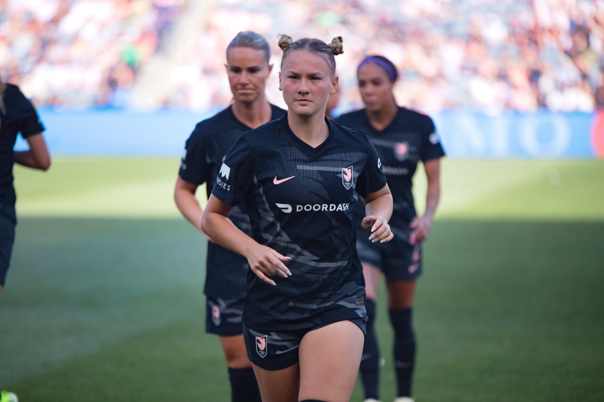 17-year-old Kennedy Fuller in her professional debut (stats via FotMob): - 89 minutes. - 37 touches. - 19/24 accurate passes. - 4/5 ground duels won. - 3 changes created. - 2 shots on target. - 5 recoveries. - 2 interceptions. - Fouled 3 times. 📸: @HenryTran__ @SportingTrib