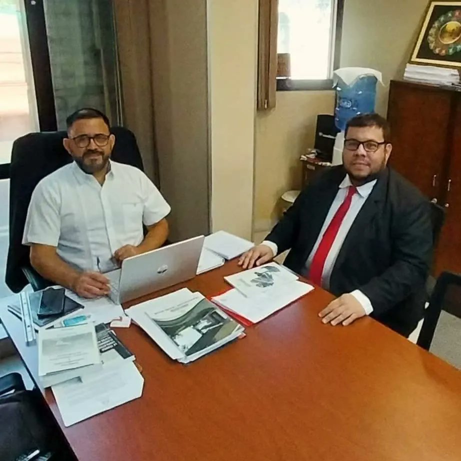 itslhcdparaguay's tweet photo. [#Viernes] El Director del #ITSL_HCD, Lic. @dieirala, tuvo una #reunión de trabajo con el Secretario Adm.
 de @DiputadosPy y Miembro del Consejo Académ. del instituto, Abg. #Julio_Cabrera, en el marco del inicio de las clases del 2do. año de las tecnicaturas (Cohorte 2022-2024). https://t.co/werGURexv3