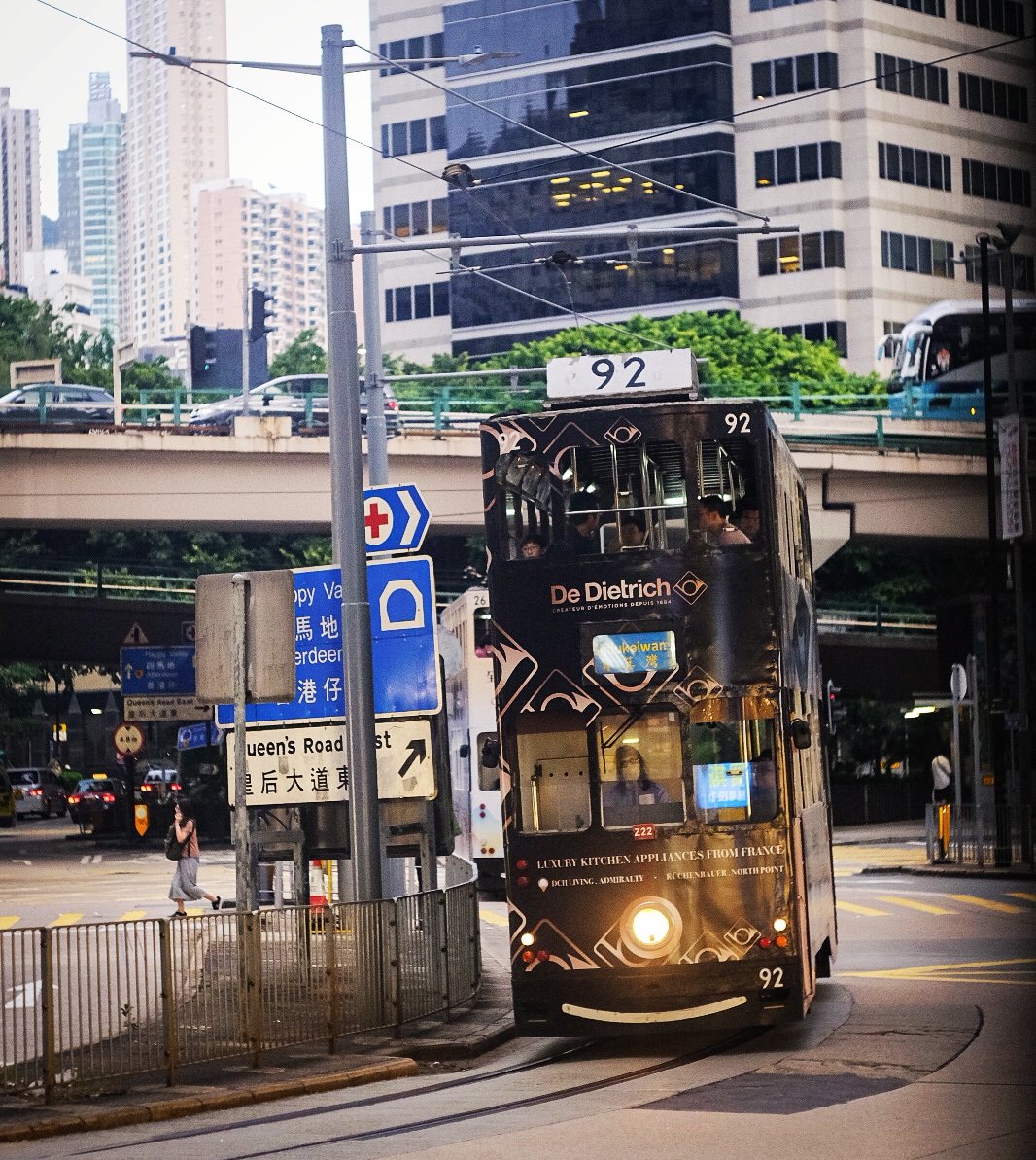Run Happy Valley...🚋✨ #hkig #discoveryhongkong #streetphotography #tram #hkiger #hongkongtram #tramstop #hongkonginsta #happyvalley #hongkonglife #neonsign  #neonlights #hktram #tramway #電車 #電車倶楽部 #under_the_sign_hongkong