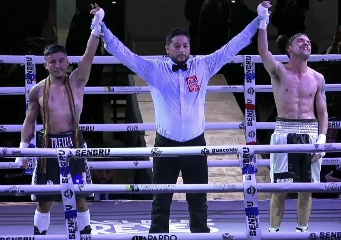En Valdivia, tras una intensa y pareja pelea; la eliminatoria para el título de Chile Super Mosca entre Angel “trewa” Ruíz y Bastian Monroy finalizó en empate tras 10 rounds. 
Tarjetas: H. Guerra 97-93, C. Espinoza 95-95 y D. Cisternas 94-96.