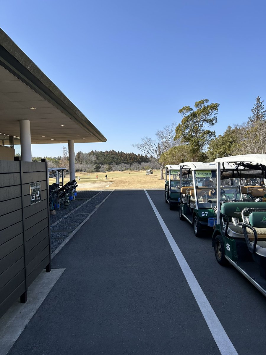 alpha__h1's tweet photo. 風強すぎゴルフ⛳️ https://t.co/xVx1KYTbQ8