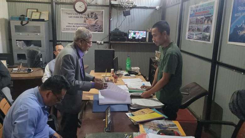 MHRC finds irregularities in private deaddiction centres

Led by its chairperson UB Saha, a team from MHRC conducted surprise visits to three private deaddiction and rehabilitation centers in Imphal West and Thoubal districts.

ifp.co.in/manipur/mhrc-f…