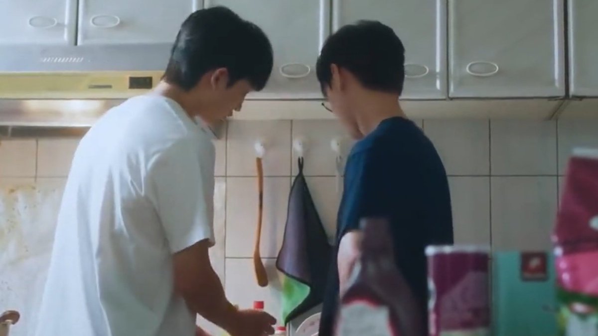 luvvvvpp's tweet photo. Not both siblings falling for older guys and brother figures 
#UnknownTheSeriesEP5 #UnknownTheSeries #UnknownEP5 https://t.co/Rbcp7AT4SR