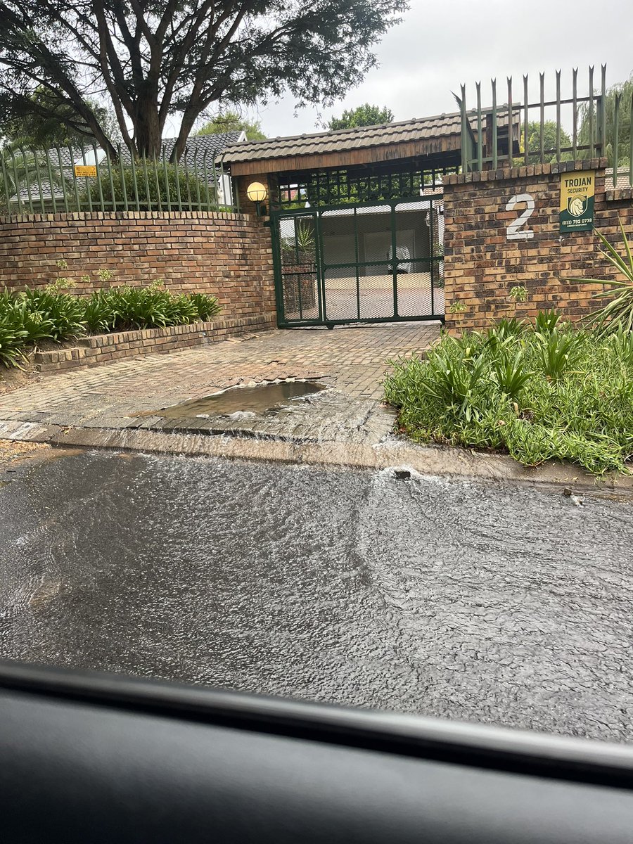bronvt's tweet photo. @JHBWater Burst pipe at no. 2 Blesbok Road, Robin Hills. Closest corner Charlie. https://t.co/m1EjAaOvZ4