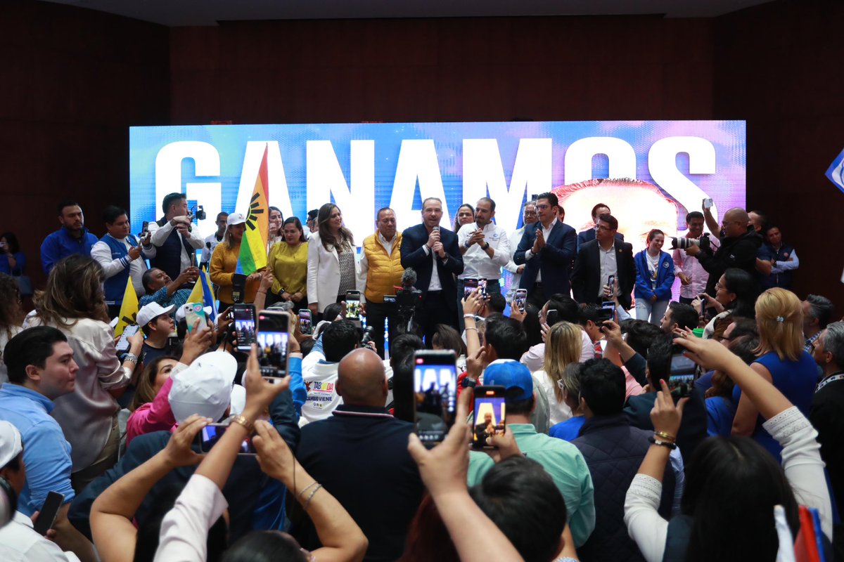 JorgeRoHe's tweet photo. En la Ciudad de México el cambio está llegando. 

Con @STaboadaMx vamos a construir una verdadera ciudad de derechos para vivir mejor.

#ElCambioViene https://t.co/NlvSQLDr2Z