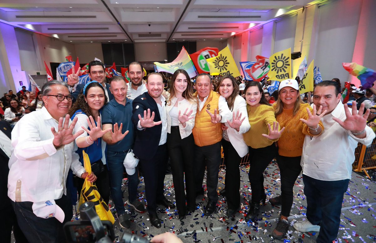 JorgeRoHe's tweet photo. En la Ciudad de México el cambio está llegando. 

Con @STaboadaMx vamos a construir una verdadera ciudad de derechos para vivir mejor.

#ElCambioViene https://t.co/NlvSQLDr2Z