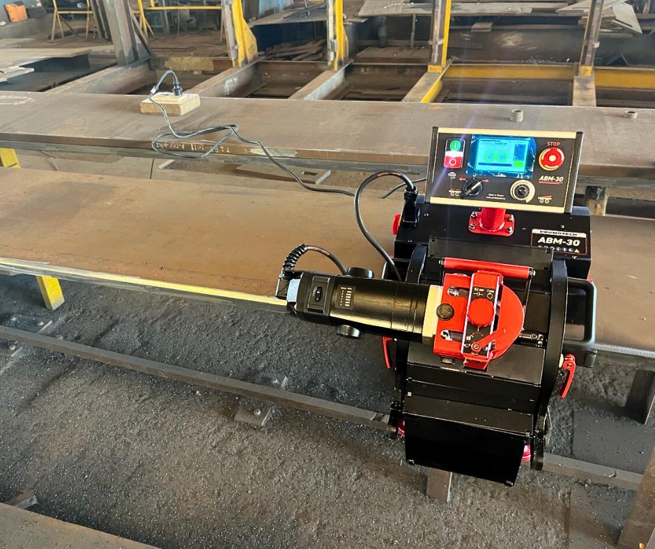 PromotechIindia's tweet image. Transform steel plates effortlessly with precision and quality using the ABM-30 portable beveling machine! 🛠️ From top to bottom edges, it delivers flawless double-side bevels without any thermal distortion. Check out more details bit.ly/42SwGzI

#BevelingMachine