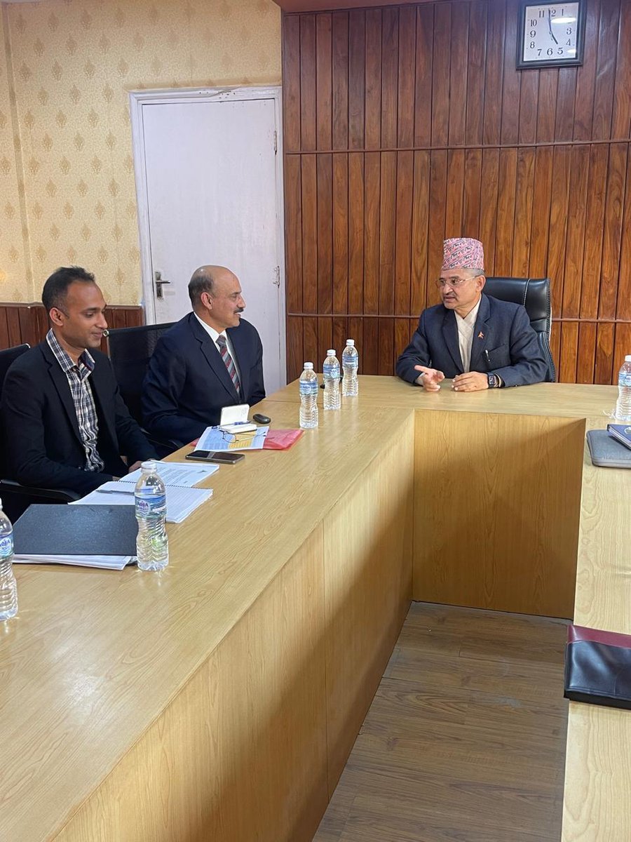 RNhidcl's tweet photo. ED Dehradun in meeting with Shri. Keshab Kumar Sharma, Secretary, Ministry of Physical Infrastructure and Transport (MoPIT) Govt of Nepal, shri. Sushil Babu Dhakal, Director General, Department of Roads(DoR) and other officials wrt to handing over of Tari Road projects in Nepal https://t.co/TTDGe8YwNK