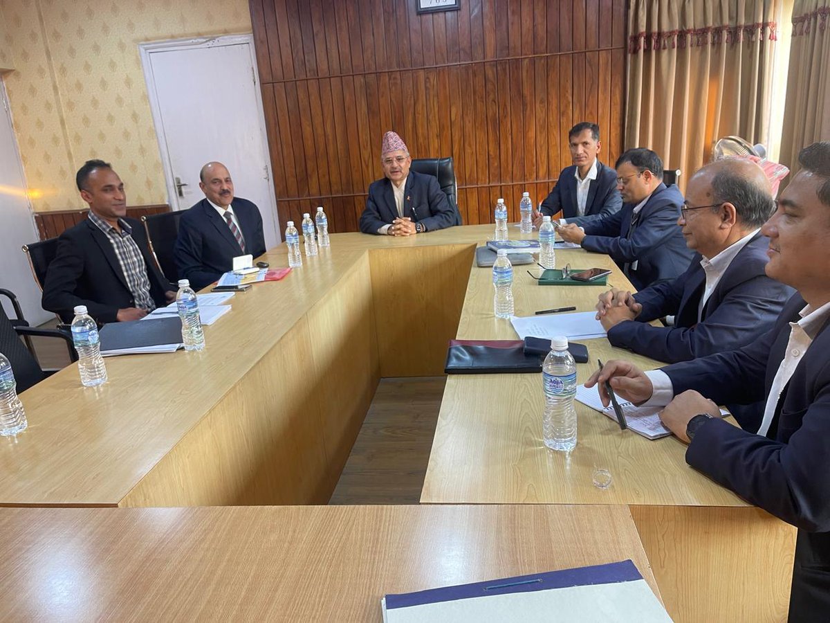 RNhidcl's tweet photo. ED Dehradun in meeting with Shri. Keshab Kumar Sharma, Secretary, Ministry of Physical Infrastructure and Transport (MoPIT) Govt of Nepal, shri. Sushil Babu Dhakal, Director General, Department of Roads(DoR) and other officials wrt to handing over of Tari Road projects in Nepal https://t.co/TTDGe8YwNK