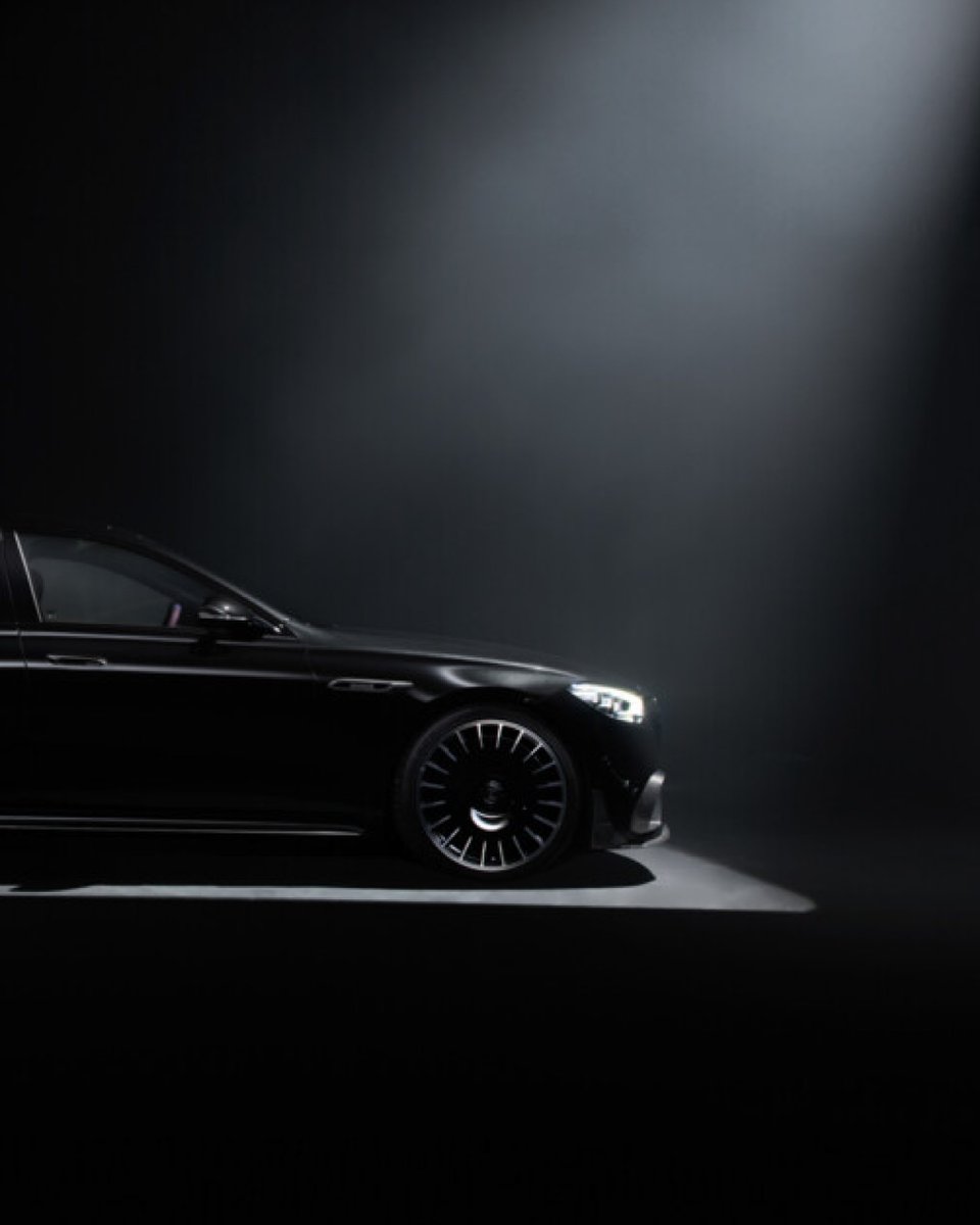 CarWale's tweet photo. The #Brabus930 has arrived, and it's redefining the very concept of power and luxury. Built on the legendary #AMG63SE Performance DNA, this beast boasts a mind-blowing 930 horsepower! That's right, 0 to 100 kmph in a heart-stopping 3.2 seconds.
#Brabus #MercedesAMG #CWPhotos https://t.co/0k0xcxOEAG