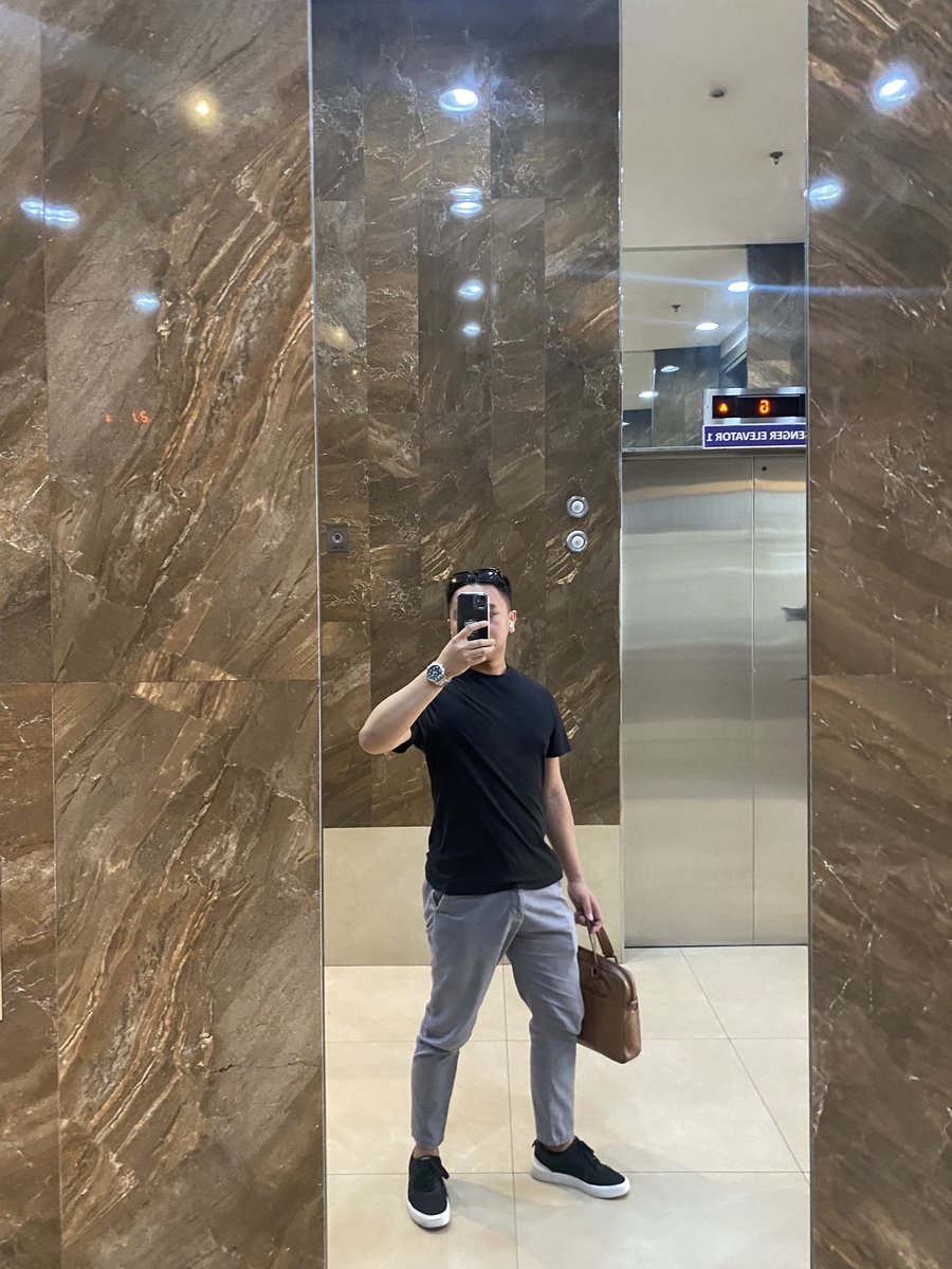 jiar_borres's tweet photo. May kurba padin ang tyan ng fersen haha. https://t.co/OsvWHX6GyM