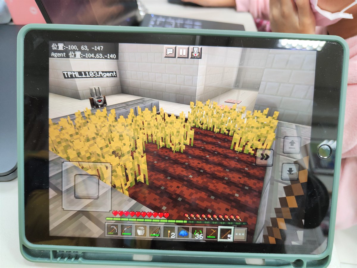 MiTACcomputing's tweet image. 😊Children's Technology Workshop😊
#Farmcraft2024 is an educational competition that leverages the #Minecraft game, integrating challenges on sustainability, food education, and programming.
#AIinLearning #SustainableFuture
#MiTAC #Tyan #AIT #AmericanSpaces