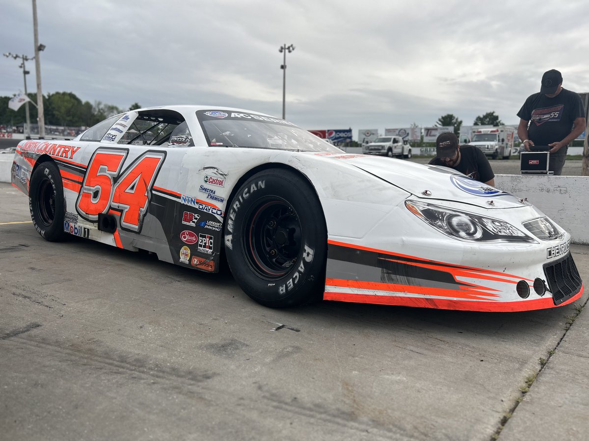 Sunset_Speedway's tweet photo. We are 47 days away from the best Pro Late Models in Ontario going to battle for 100-laps in the 2nd annual Steve Slaughter Classic! https://t.co/Dl5YdZLzX8