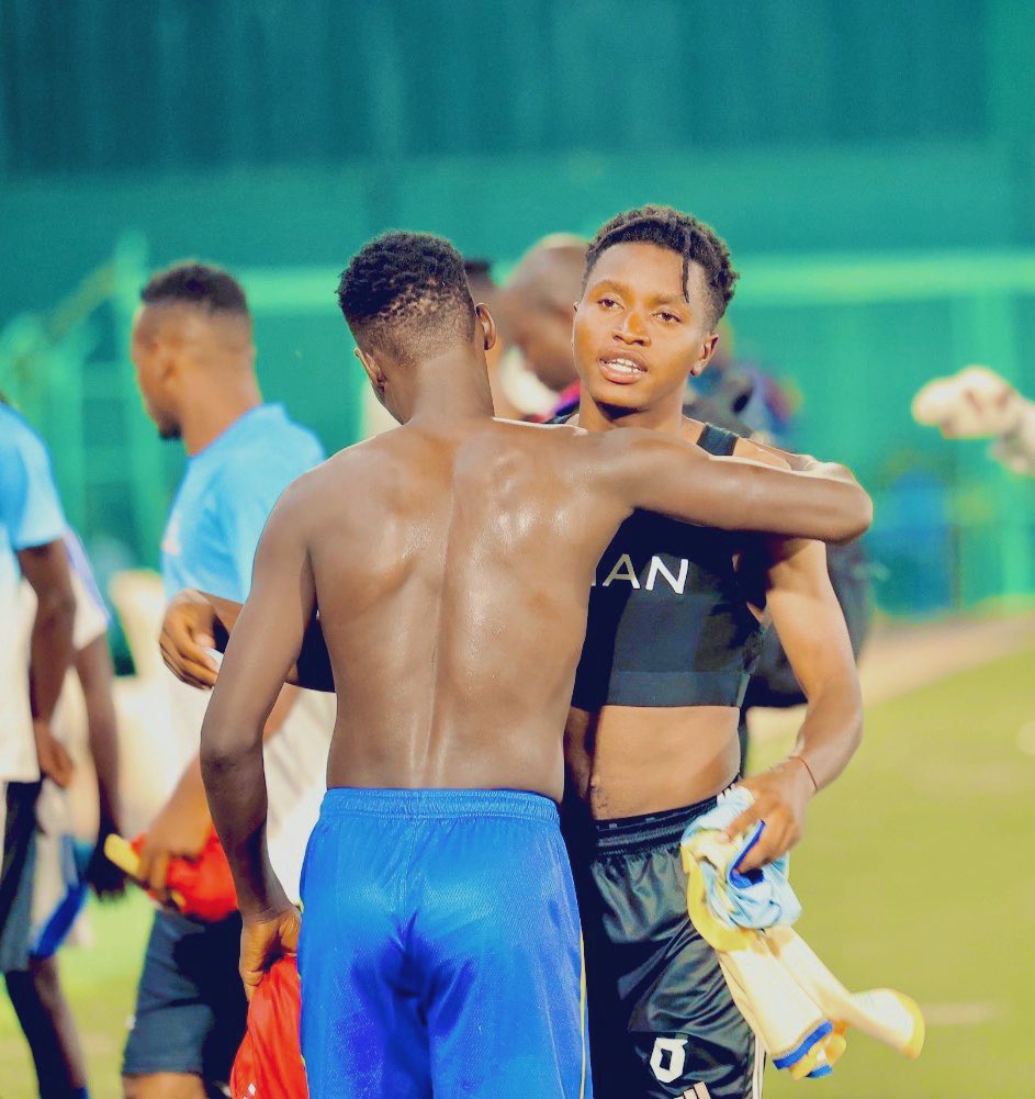 Nothing but big RESPECT! 🤜🤛 This is what football is all about. ❤️ Class @AllanOkello8 ~ @AyellaDominic 🫡 #VenomsUpdates || #OneTeamOneDream ||