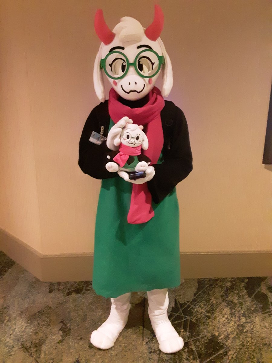 BrownFoxWarrior's tweet image. Who's that adorable bah? It's @DrakeTheroux!

#ralsei #fursuit #tff24 #cosplay #deltarune #furry