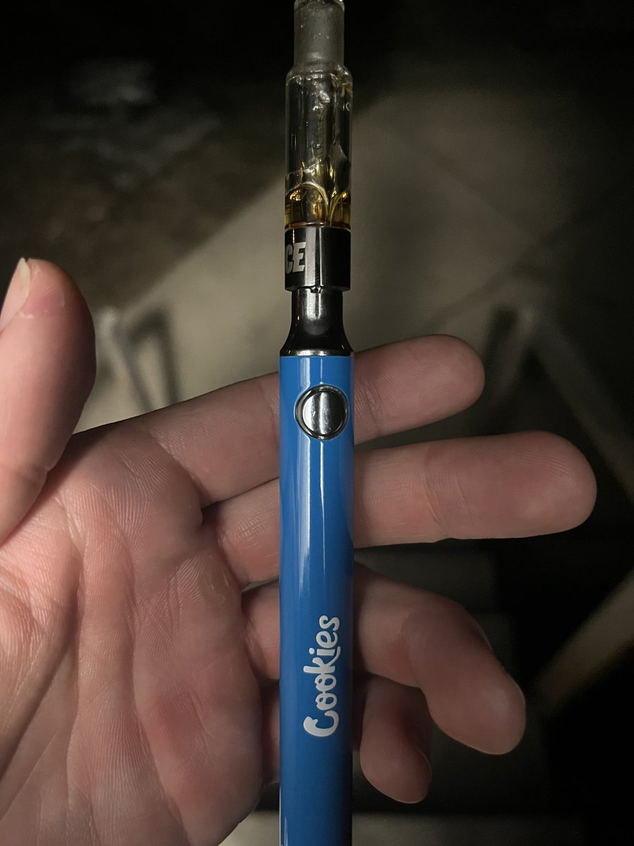 TFleck403's tweet photo. Midnight Smoking Session 92.4% #THC #CBD #Dabs #Dart #Cigarette #Nicotine #HealthCanada #Cookies #510Cart #510Twist #Debunk #GlassApple #LiquidDiamonds #Bic #ChurchIntro #ChrisWebby #ThereGoesTheNeighborhood #CanadianWinter
#SnowinMarch #HighLife https://t.co/7uSuuFw49N