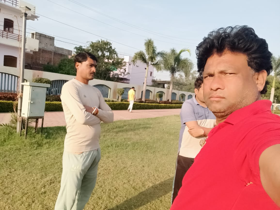 आज श्रीराम व्‍यवसायी शाखा दीनदयाल वाटिका खुरई में प्रभात शाखा में सम्मिलित रहा।