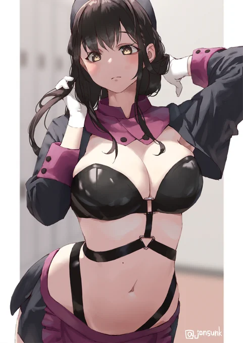 (これって何の衣装だっけ…?) 