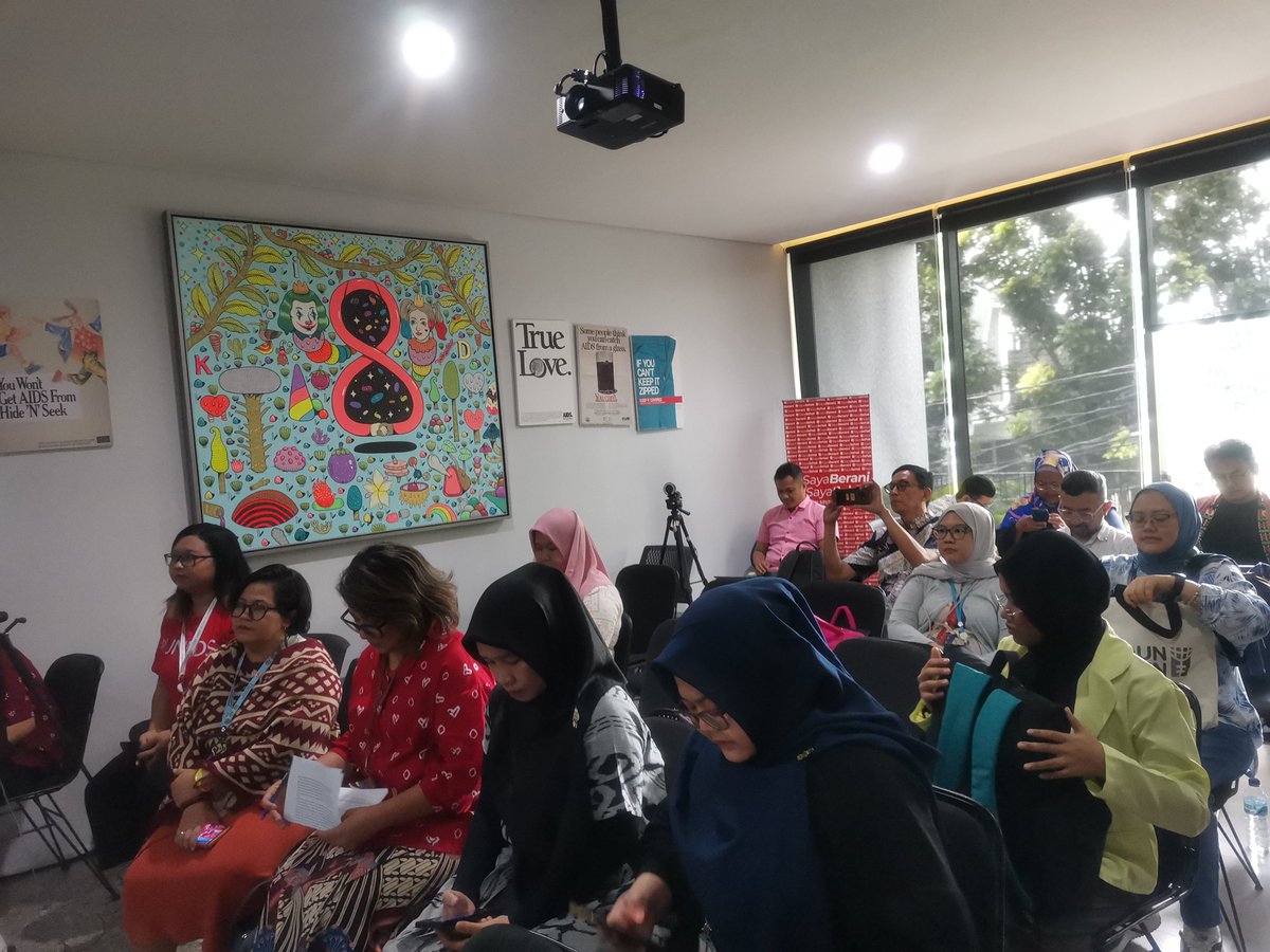 Memperingati #IWD2024, <a href="/IppiNasional/">Ikatan Perempuan Positif Indonesia</a> didukung oleh <a href="/unaids_id/">UNAIDS Indonesia</a> &amp; <a href="/unwomenid/">UN Women Indonesia</a> mengadakan diseminasi laporan program "Emak Club" periode Jun-Des 2023. Emak Club merupakan kegiatan pendampingan pd Ibu dgn HIV yg sedang hamil, sehingga meminimalisir risiko penularan HIV dr ibu ke anak.