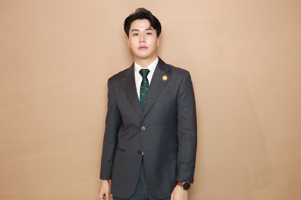 Kristoriz's tweet photo. 😏 vs 🤪 #งานแต่งใครก็เป็นได้แค่แขกรับเชิญ #nkwedding #weddings https://t.co/7PliwstOzw