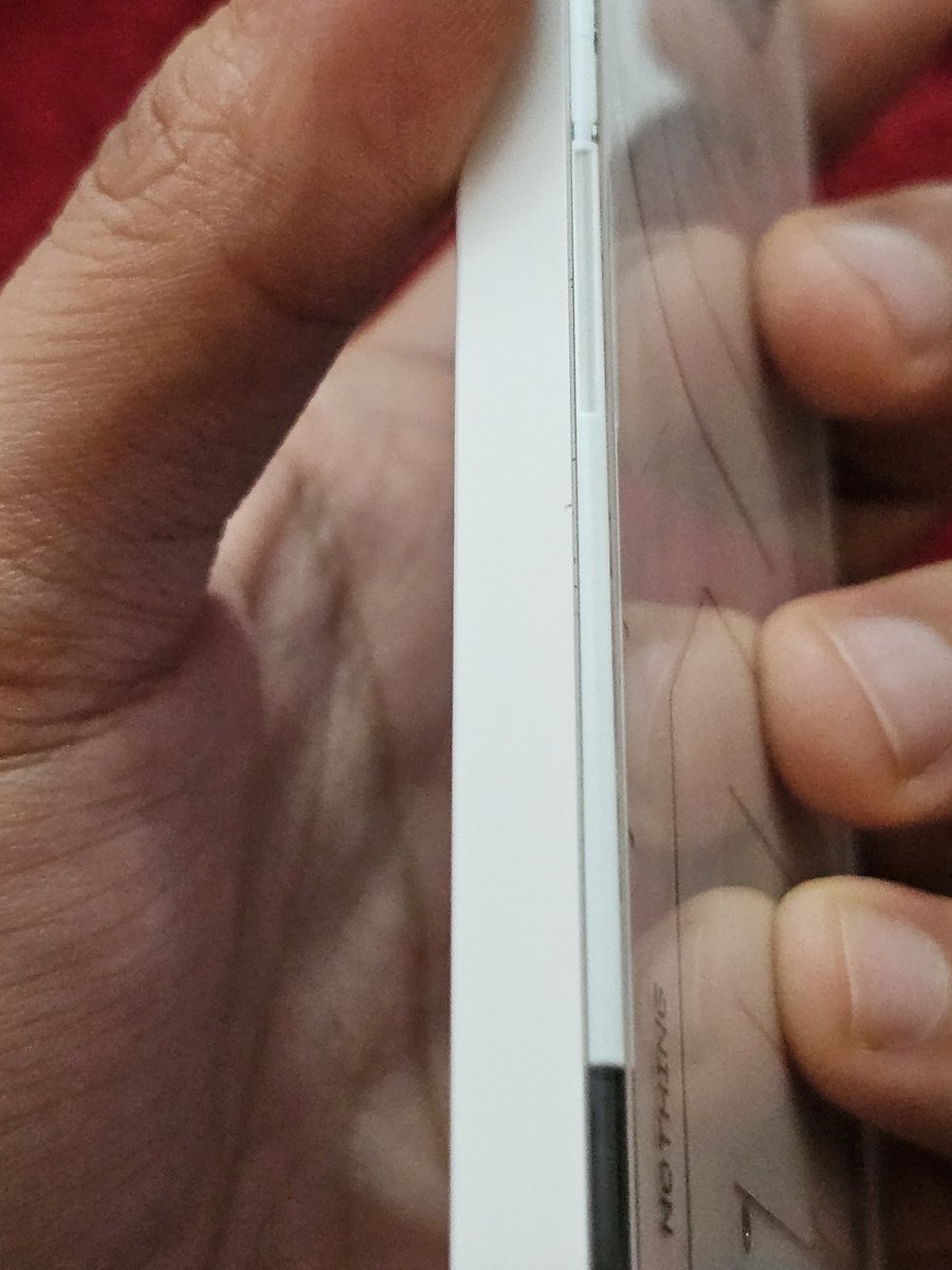 techienotfound's tweet image. So the Nothing phone 2a is developing signs of usage from 2nd day itself that too on the frame.🫥

Not using a case for now just want to see how the device would eventually look. ( For now I don&apos;t feel that confident about it)
#NothingPhone2a