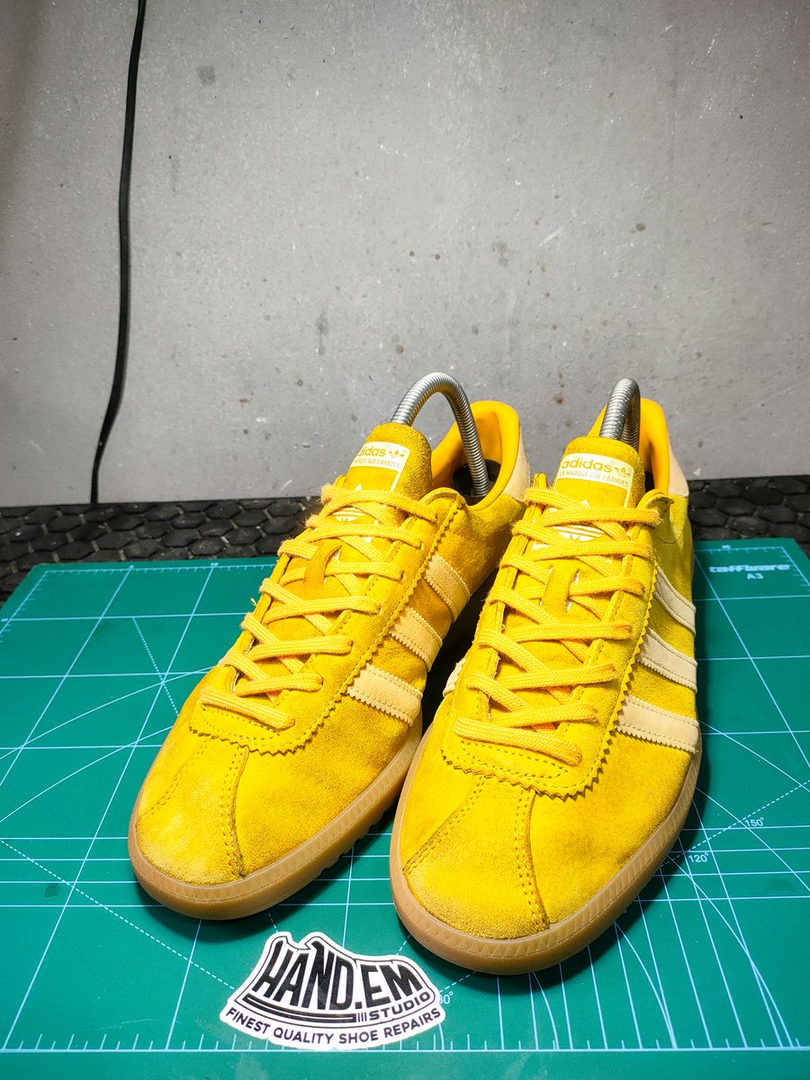 Hand_emStudio's tweet photo. 🟡 Sunshine Bermuda in for Steam &amp; Deep Clean! 🟡

Would you let them clean your kicks? https://t.co/Qu27lhnAA9