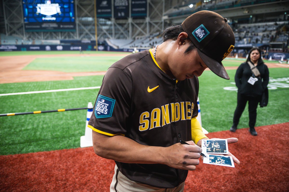 Padres's tweet photo. 금빛 그 자체 🤩 https://t.co/UnG1qJgJdc