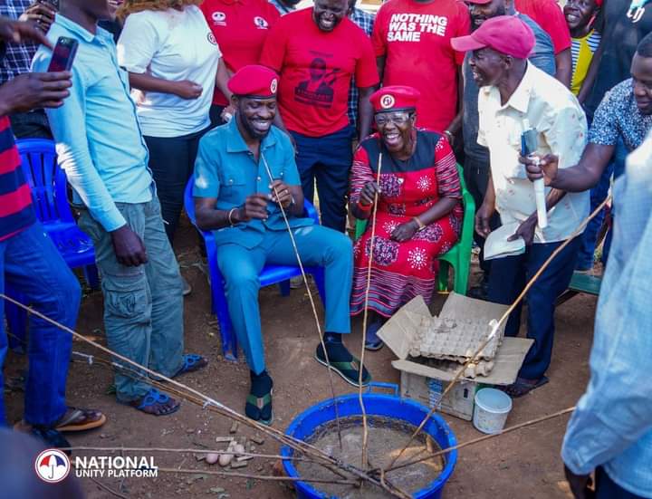DiehardsBobi's tweet photo. ATANYWA NGAKU MALWA YATAMANYI BUWOOMI BWAGO😘😘😘😘.
Good morning from Dokolo. https://t.co/myOoSdjqBG