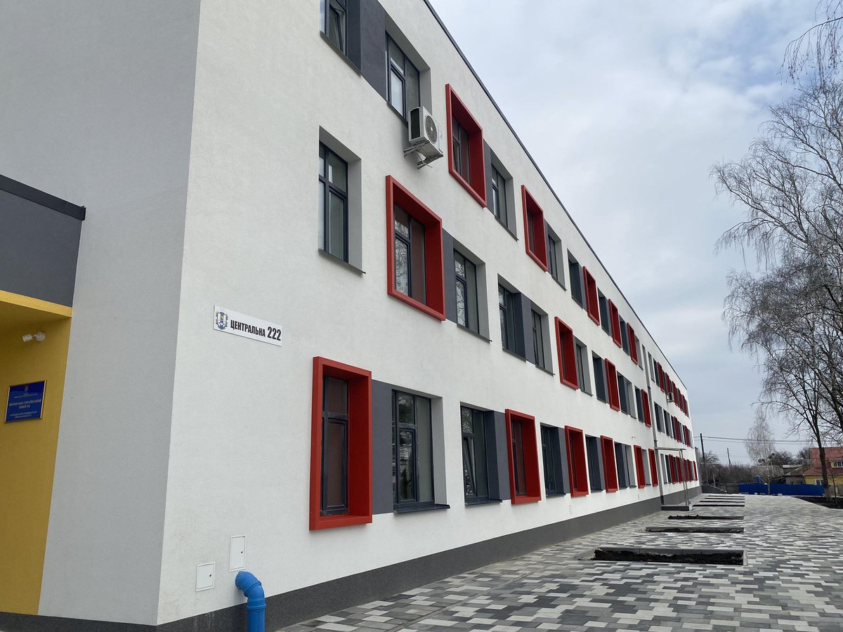 A school devastated by war in Borodyanka, Ukraine reopens its doors ready to welcome 700 children from 1st up to the 11th grade. Lithuania, without waiting for the end of the war, is already helping to rebuild destroyed Ukrainian cities. 📷Г. Нудищук #CoCreateFutureOfUkraine