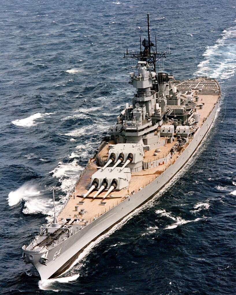 MarcoAdam14's tweet image. 16" - so!
Nur leider sind "die letzten Giganten der Meere" seit neun Jahren entgültig ausgemustert! 🤷🏻
#USNavy  #bb64  #usswisconsin