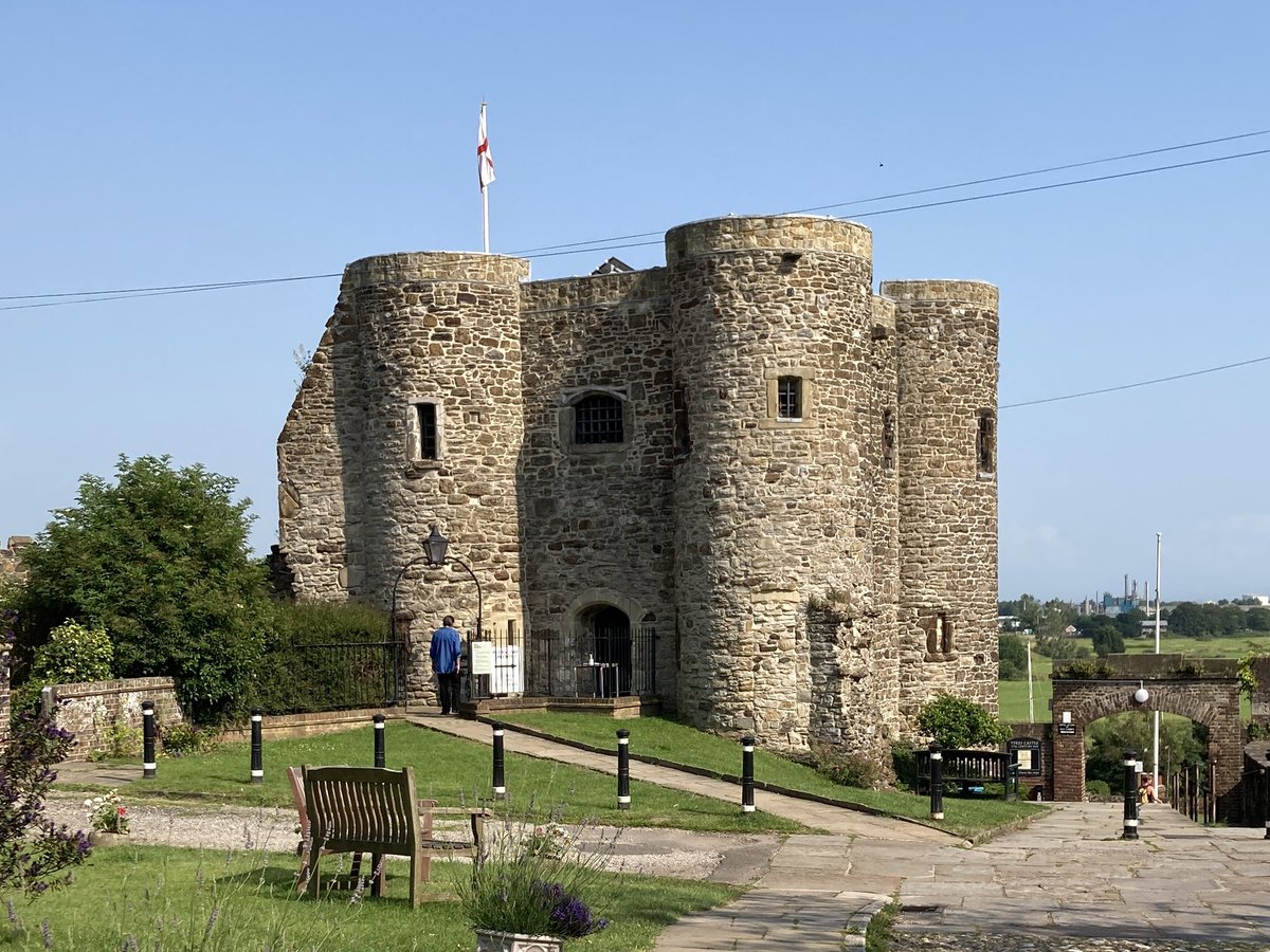 archaeo_ali's tweet photo. Ypres Tower, Rye, E. Sussex.
This square tower with 4 turrets was originally part of Rye Castle, built in the C13th to defend the major port town from the French. Between the C16th & 1891 it was used as a prison, when it then became the town morgue #MedievalMonday #MedievalMarch https://t.co/Ewyt7RXaVp