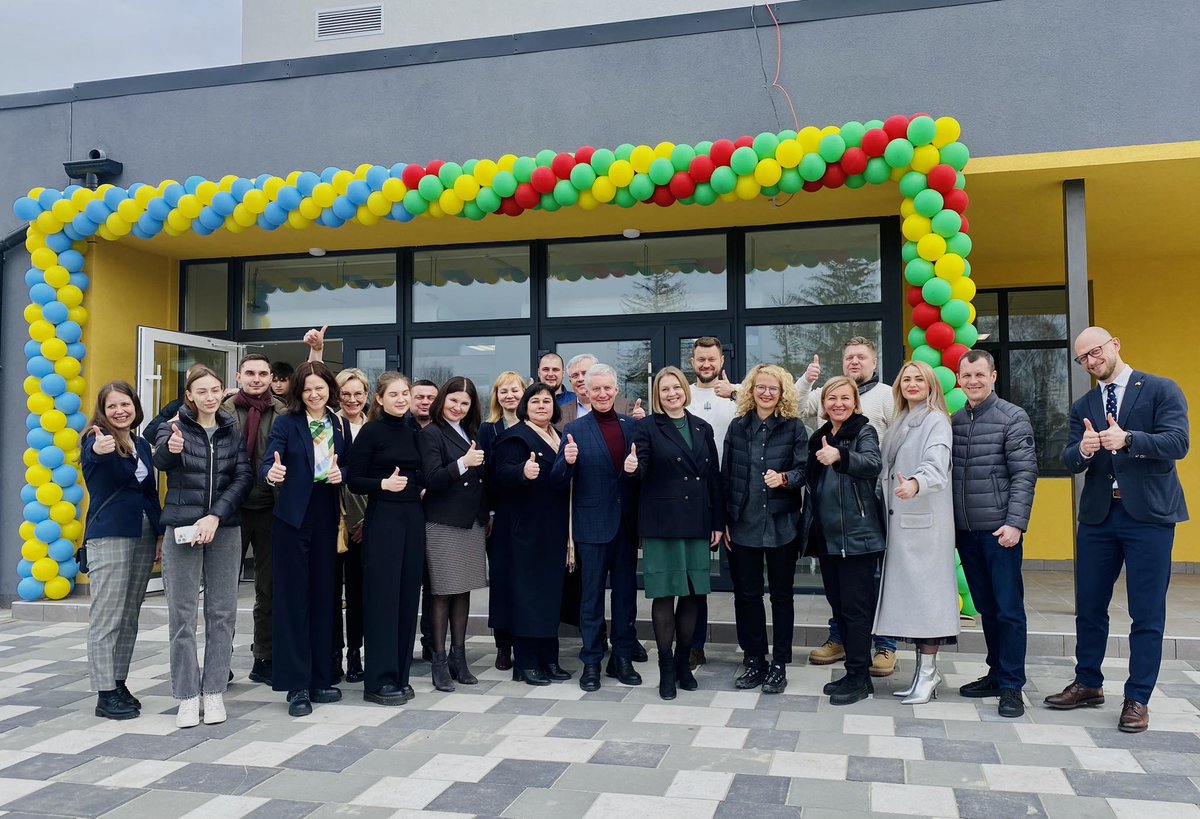 CPMALithuania's tweet photo. A school devastated by war in Borodyanka, Ukraine reopens its doors ready to welcome 700 children from 1st up to the 11th grade.
Lithuania, without waiting for the end of the war, is already helping to rebuild destroyed Ukrainian cities.
📷Г. Нудищук
#CoCreateFutureOfUkraine https://t.co/cev7NUfj6v