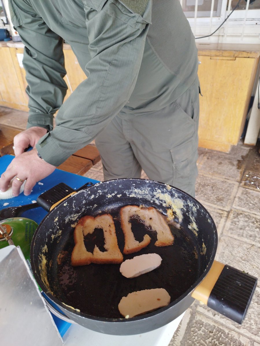 בני כמה הייתם כשגיליתם שאם מטגנים גבינה צפתית זה מרגיש כמו חלומי?