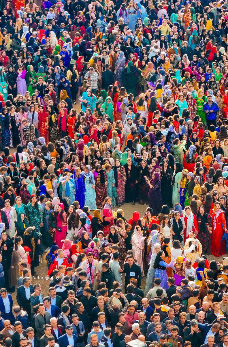 پرسیار؟؟
به‌ڕای ئیوه ڕێوڕەسمەکانی ئەمساڵی نەورۆز لە شارەکانی کوردستان و ڕەنگدانەوەی و ئامادەبوونی خەڵک لەو ڕێوڕەسمانەدا بۆ نیشاندانی حەز و نیشاندانی فەرهەنگی کوردی بووگه‌س، و یا به رای ئیوه چەند لەسەد بۆ ڕاکێشانی سەرنجی و ڕەزامەندی فارسەکان بووبێت.؟؟
#كوردستان