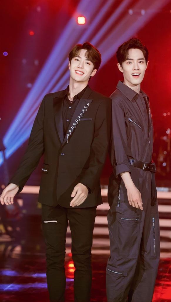 Jiung97's tweet photo. @Fleur_1005 I love this pic so much, they look so happy here🥺 I hope they are happy forever🤧I don't have wyb or xz magazines at all😭 https://t.co/jDPVwHPTSl