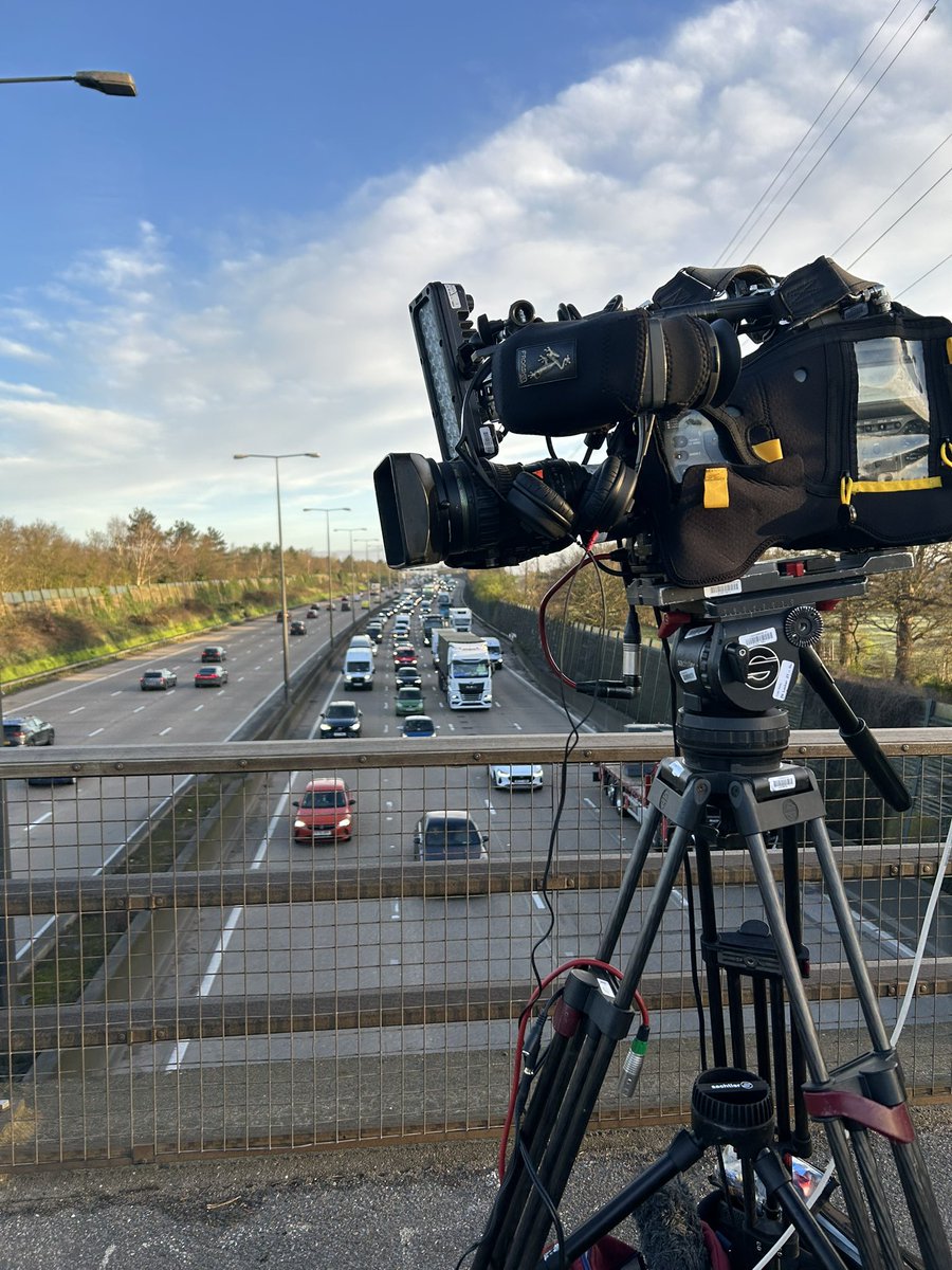 M25 at Junction 10 and 11 is open ahead of schedule after first ever daytime closure and it’s already very busy before 7am… @BBCNews #bbcnews #M25