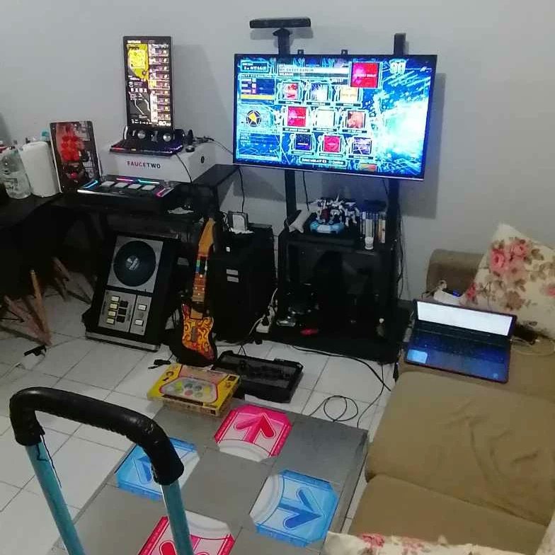 KardongMeowMeow's tweet photo. Version 2 ng aking Catcave ayan may DDR pad na ako may mga kulang pa meron malapit lapit na makumpleto. hahahahahaha!
#SDVX #DDR #dancerevo #Mancave #gaming #gamingsetup #beatmaniaiidx #soundvoltex #guitarfreaks #gitadora #PS5 #PS4 #nintendoswitch #streetfighter6 #arcade https://t.co/pYSPQqnekM