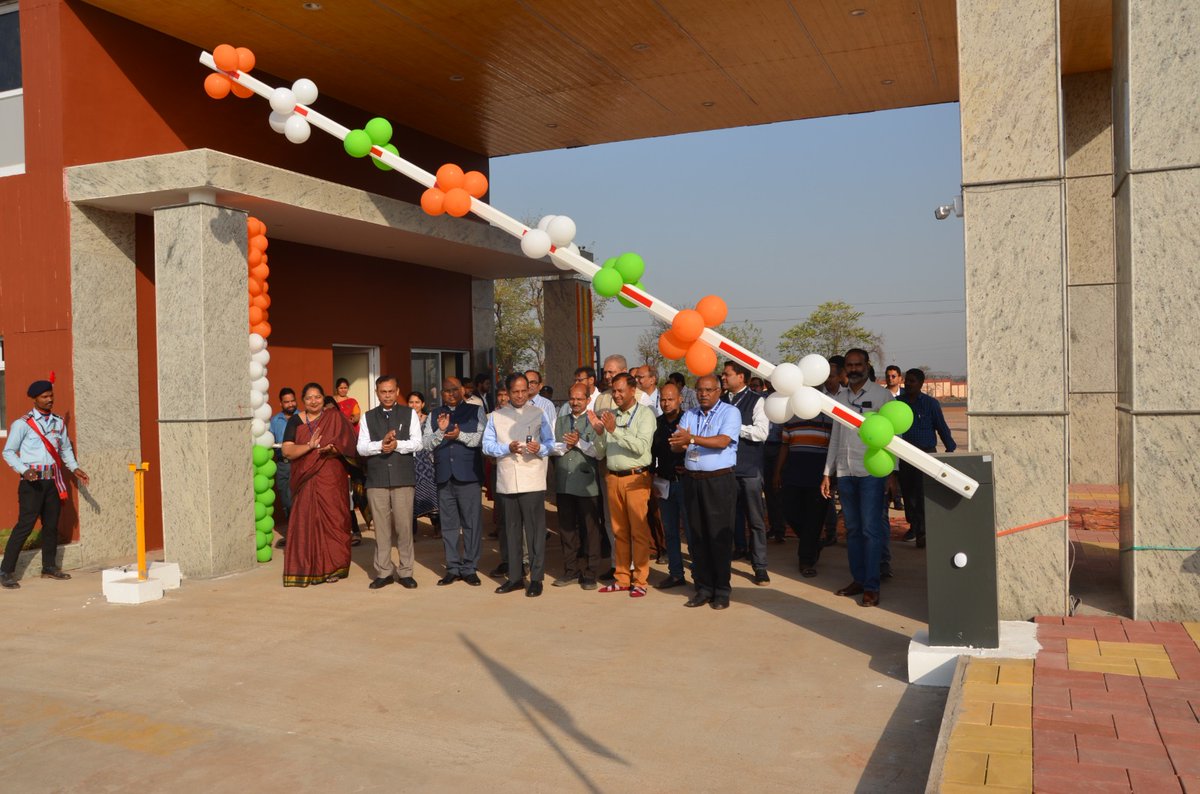 Dr. Himanshu Pathak, Secretary and Director General, @icarindia inaugurated #NIBSM Main Gate at Baronda, Raipur on March 15, 2024 in presence of Dr. P. K. Ghosh, Director @icarnibsm & Shri Yudhistir Naik, Chief Engineer, Raipur #CPWD and other officials.
