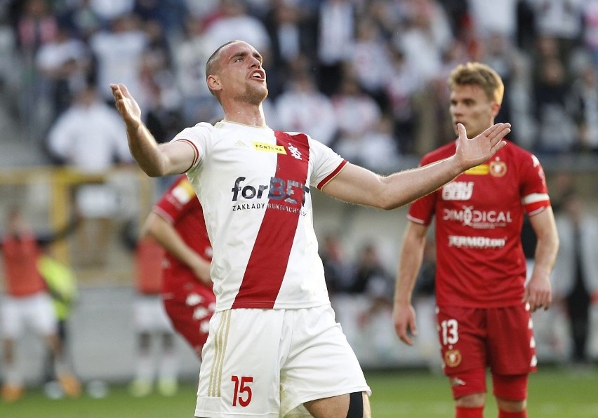 lkshistory's tweet photo. #TegoDnia #18marca urodziny obchodzi najwaleczniejszy zawodnik @LKS_Lodz,  Oskar Koprowski. Rozegrał dotąd 81 spotkań w ŁKS i @ap_lkslodz,  7 bramek. Wszyscy szanują go za determinację, konsekwencję w grze i przywiązanie do barw. https://t.co/SvK3OY9Nw8 życzy 1908 lat szczęścia! https://t.co/c7YrGuhUwG