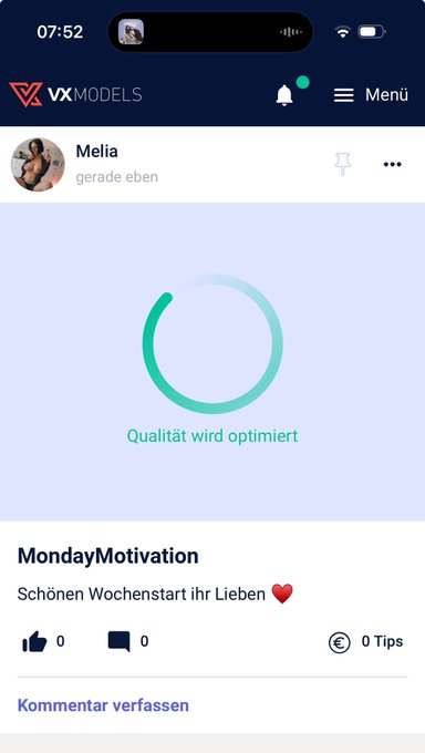 Sie ist online . Sie MoMo 😍 endlich wieder da . https://t.co/ajoaCOzf23 https://t.co/TFbw2d6ENk