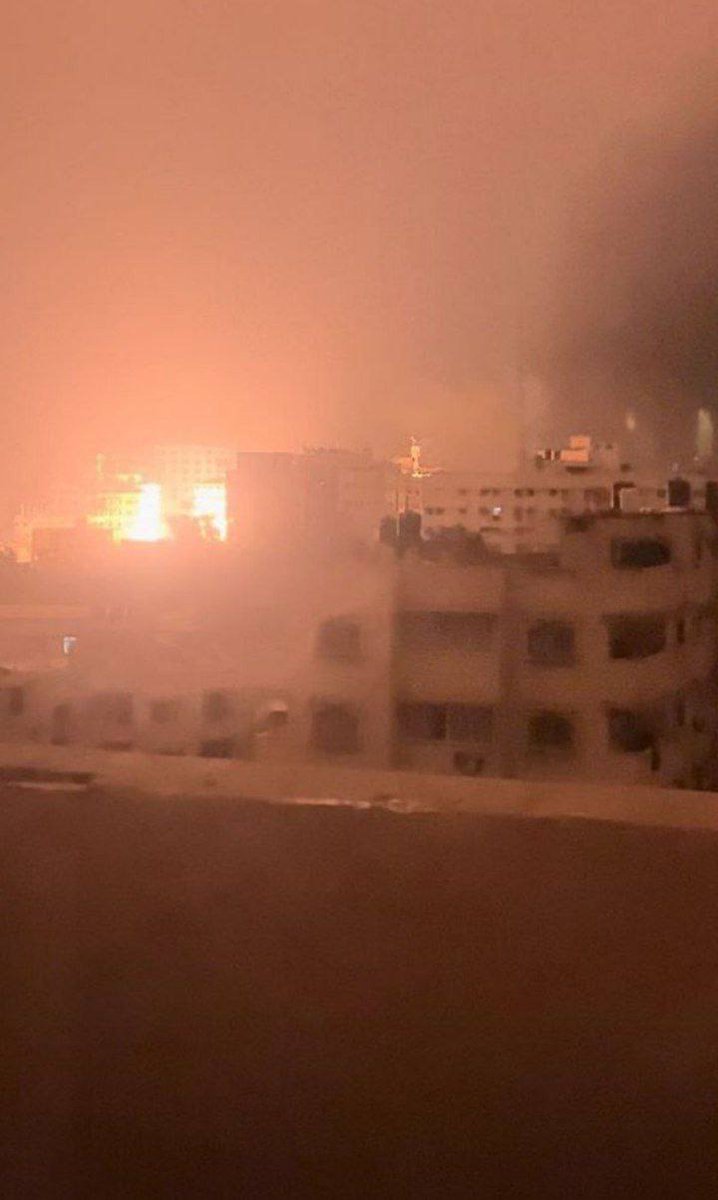 صباح "الخير" أيها "الأمّة" الإسلامية، بينما تنخرطون  في أعمالكم اليوم بعد ليلة هادئة، كان أهل غزة و النازحون في مشفى الشفاء يرون أهوال يوم القيامة.
حسبنا الله ونعم الوكيل
ليس لها من دون الله كاشفه
يارب مالهم غيرك يا الله