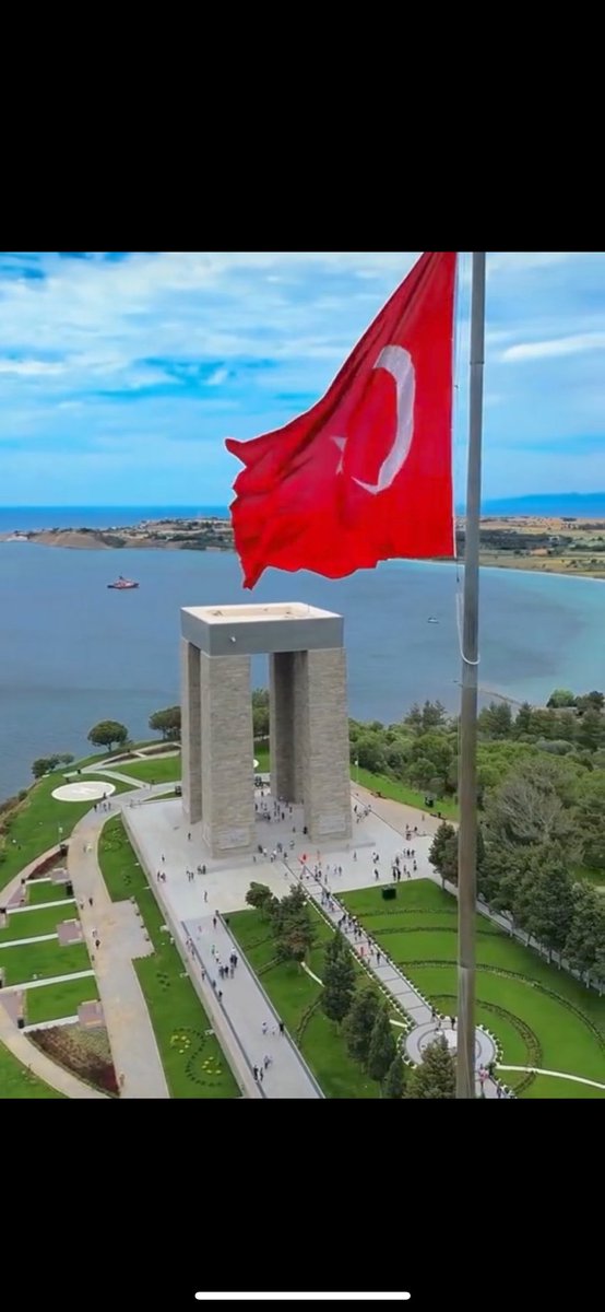 Karanlık gecenin soğuk ayazında
Silaha sarılan neferler vardı
Çatlak dudaklarla sabah namazında
Allah'a yükselen dualar vardı.Sömürgeci emperyalizmin önüne çekilen en büyük settir Çanakkale! 109.yıl dönümünde şehitlerimizi rahmet ve minnetle yâd ediyoruz. 
 #18MartÇanakkaleZaferi