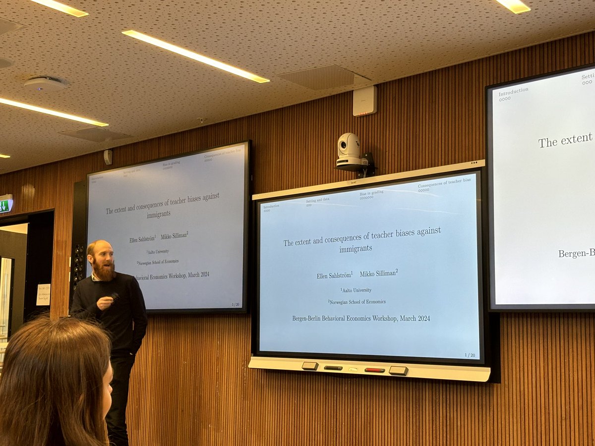 After lunch session of Berlin Bergen behavioral workshop is kicked off by @m_silliman who is presenting brand new research on teacher bias against immigrant student. Unique large dataset and very cool identification through double grading including one blind show teacher bias📚📚