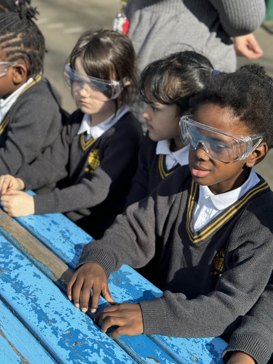 🔬 Science Week fun in Reception! Last week, students dove into explosive experiments! 💥 Exploring the reaction between coke and mentos was a blast! 🧪 #ScienceWeek #HandsOnLearning @MattJones_Globe @ArkSchools