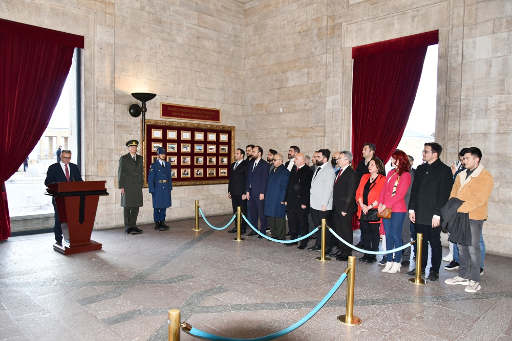 EMO Ankara Şubesi (@emoankara) on Twitter photo 14 Mart 2024 Perşembe günü <a href="/emoankara/">EMO Ankara Şubesi</a> Şubesi 27. Dönem YK ve şube üyeleri Anıtkabir’i ziyaret ederek resmî törenle mozoleye çelenk bıraktılar. Saygı duruşu ile tamamlanan törenin ardından EMO Ankara Şubesi YK Başkanı <a href="/cevdet_aslan_23/">Cevdet ASLAN</a> Anıtkabir Özel Defterini imzaladı. 14 Mart 2024 Perşembe günü <a href="/emoankara/">EMO Ankara Şubesi</a> Şubesi 27. Dönem YK ve şube üyeleri Anıtkabir’i ziyaret ederek resmî törenle mozoleye çelenk bıraktılar. Saygı duruşu ile tamamlanan törenin ardından EMO Ankara Şubesi YK Başkanı <a href="/cevdet_aslan_23/">Cevdet ASLAN</a> Anıtkabir Özel Defterini imzaladı.