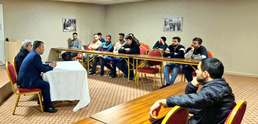 AnkaraKYGM's tweet photo. 📍Hüseyin Gazi Yurdu

🇹🇷 18 Mart Şehitleri Anma Günü ve Çanakkale Deniz Zaferi programı kapsamında  düzenlenen 

🇹🇷 15 Temmuz Atölyesi'nin konukları

15 Temmuz Gazisi Yaşar Gücenmez ve dernek arkadaşları oldu. https://t.co/rDL6mQB9U2