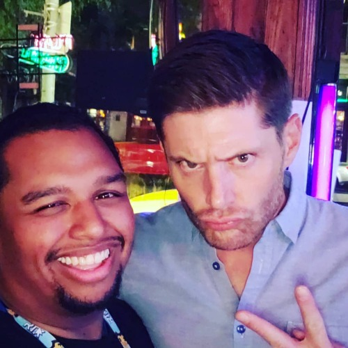 AcklesTheking's tweet photo. @goldstone381 How was your trip to Austin ? Oh you know, Β just met the star of my favorite show of all time randomly at bar. #supernatural #rtx2018 https://t.co/0B03ZElqV4