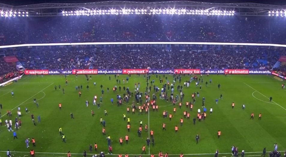 Trabzonspor kadıköy’de sevinince / Fenerbahçe trabzon’da sevinince.. Medeniyet başka bir şey..