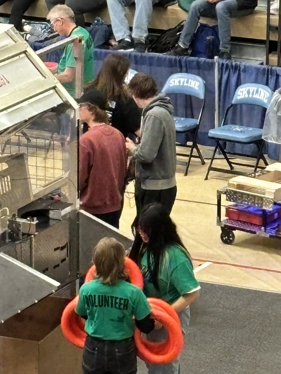 RedwolvesRobot's tweet image. Ann Arbor Skyline event and the season is over. Thank you everyone for all of your support this year. And thank you to our seniors! #firstrobotics